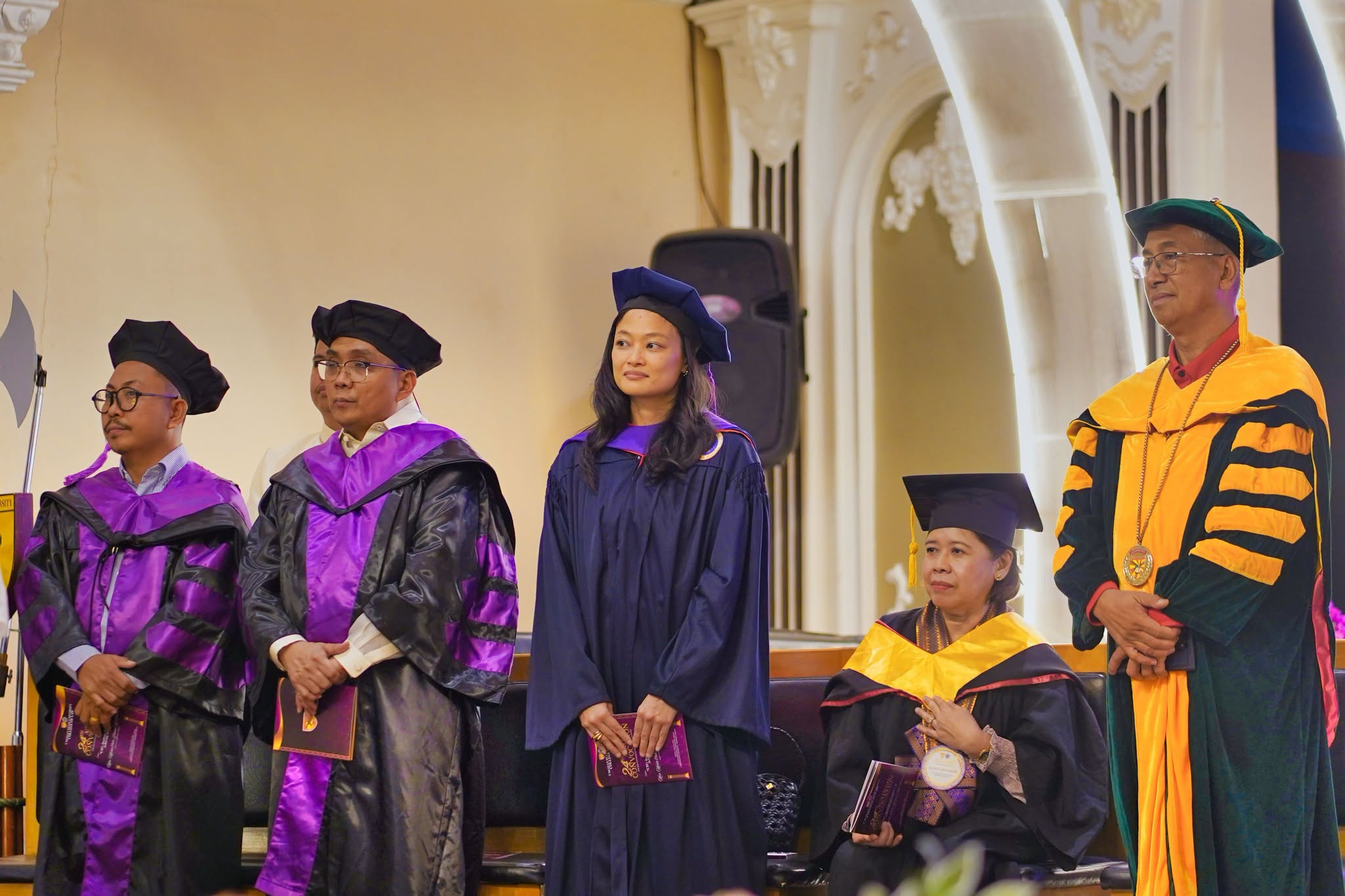 24TH-GRAD-COL-PHOTOSET photo 77